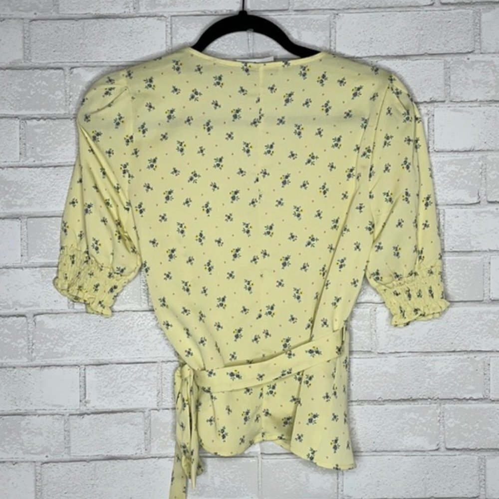NWT BCBGeneration Ditsy Daisy Wrap Top - Picture 6 of 9
